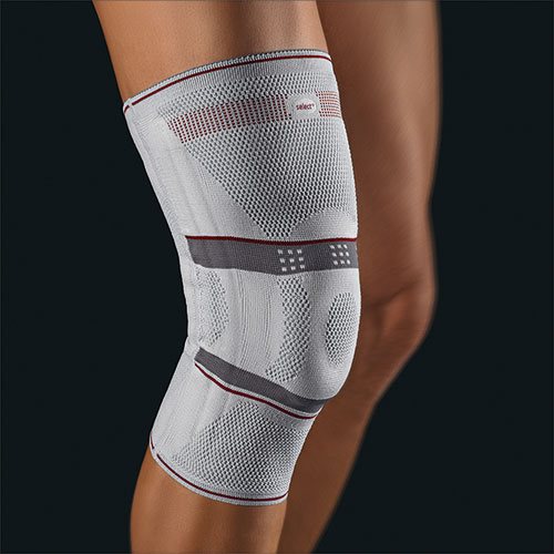 Select StabiloGen knæbandage i SOFTflex Plus vævet materiale for kompression og støtte.