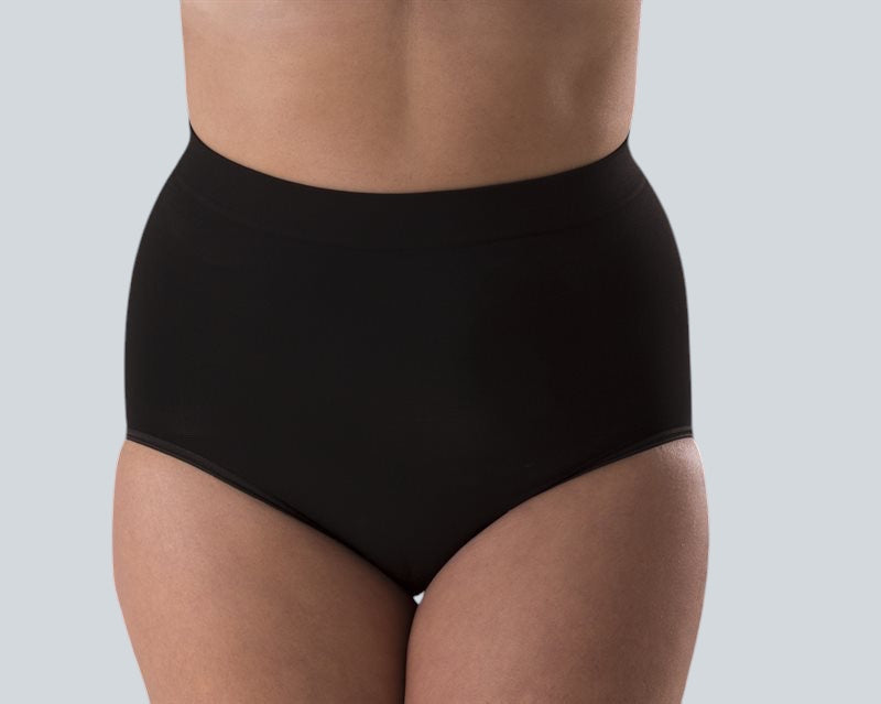 Corsinel komfort trusser uden lomme til stomi med fast støtte, fås i beige, hvid og sort.