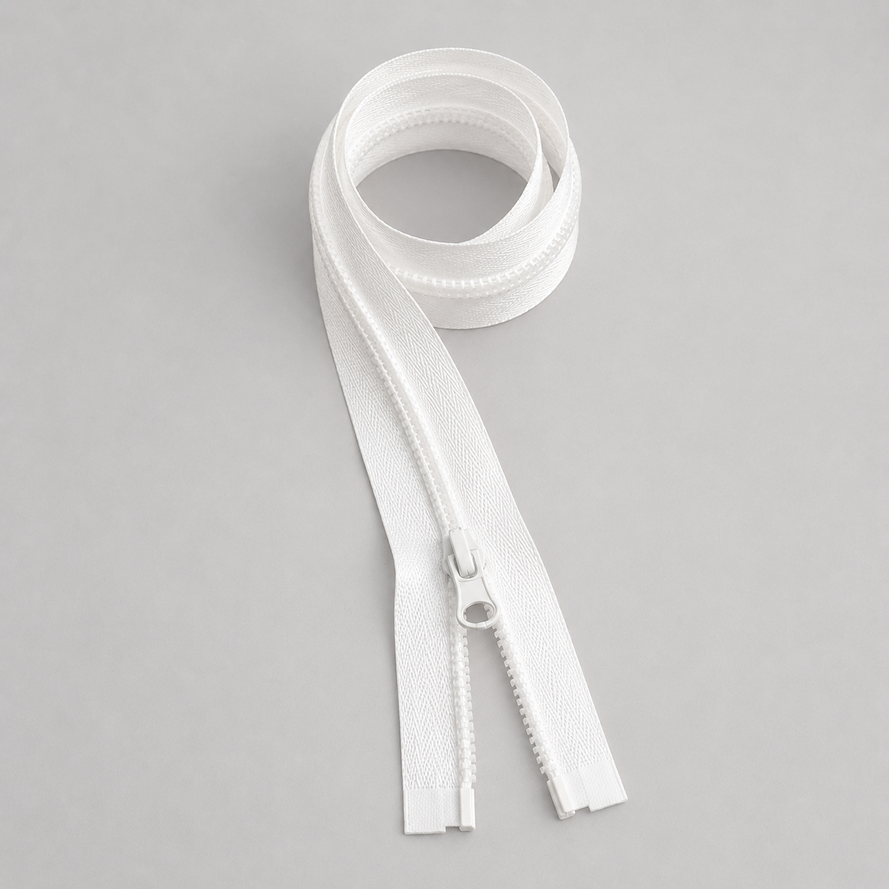 Hvid delbar YKK lynlås 145 cm. En delbar spiral lynlås fra YKK.