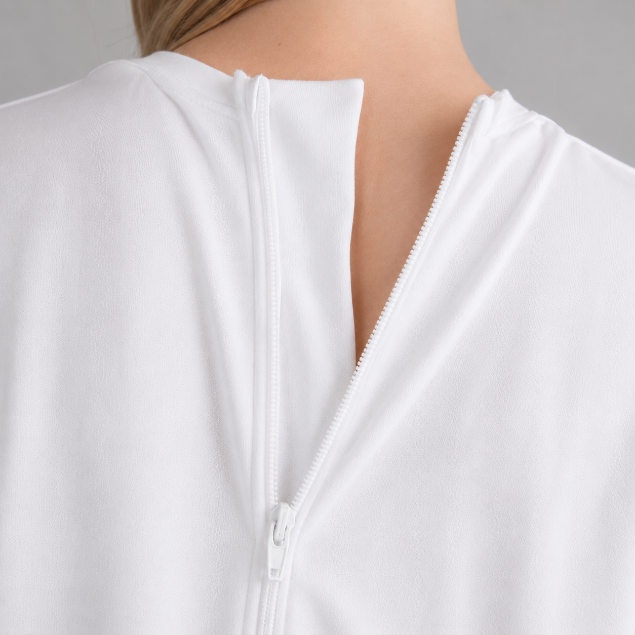 Bodystocking til voksne med lange ben og ærmer i Øko-Tex bomuld, fås i koboltblå, sort og hvid.