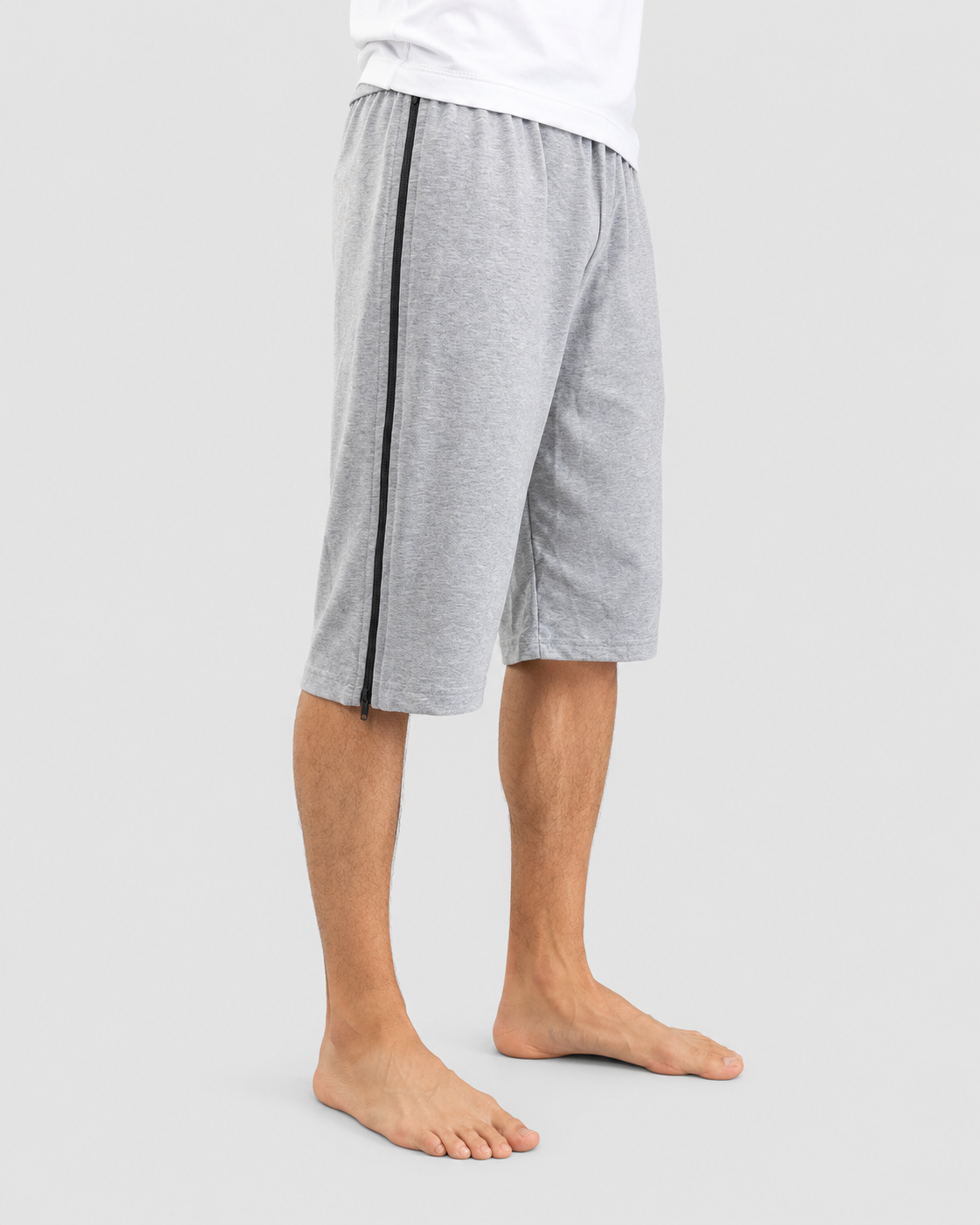 Shorts med lynlås i begge sider, i bomuld, fås i mørkeblå, sort og grå.