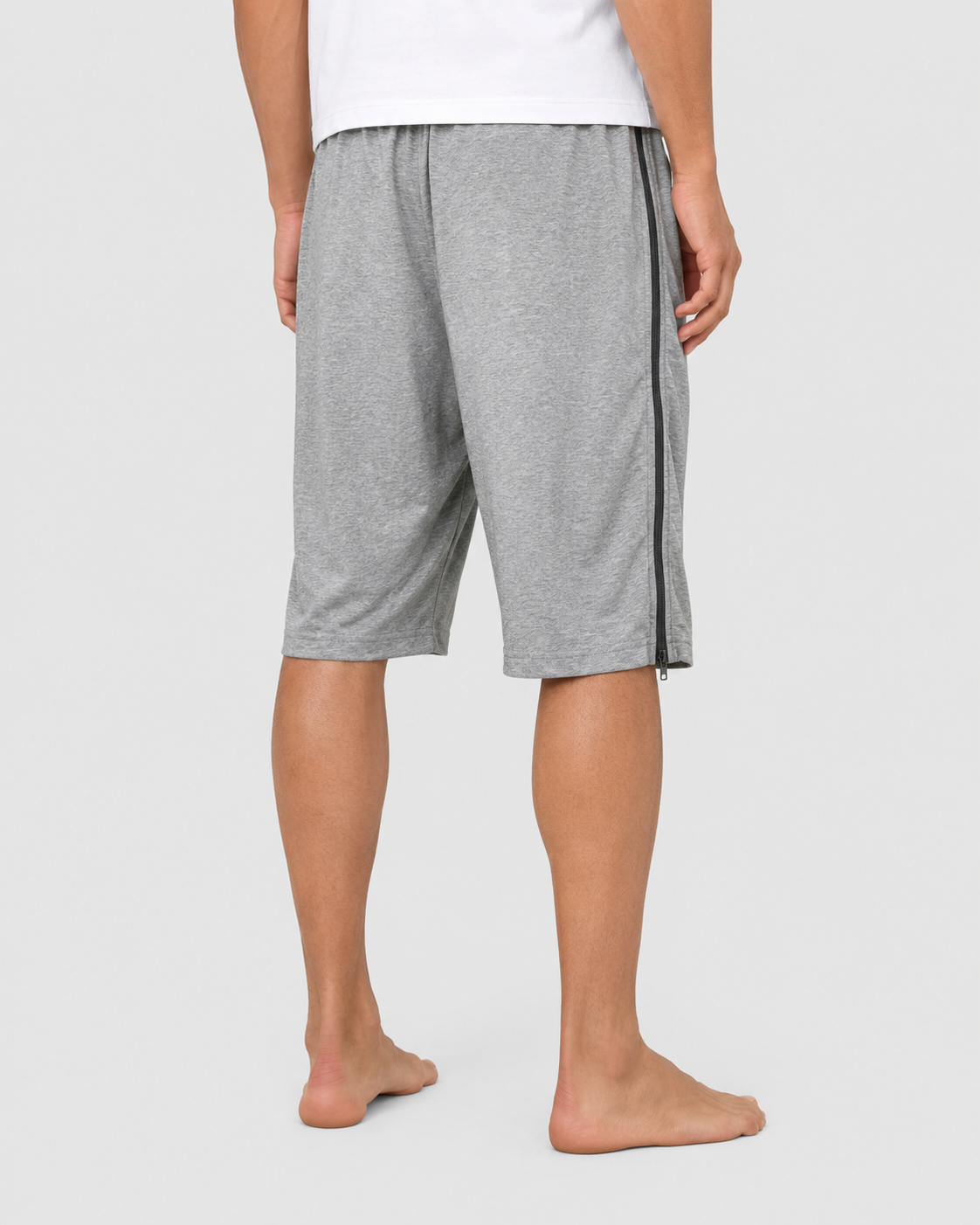 Shorts med lynlås i begge sider, i bomuld/elastan. Fås i mørkeblå, sort og grå.