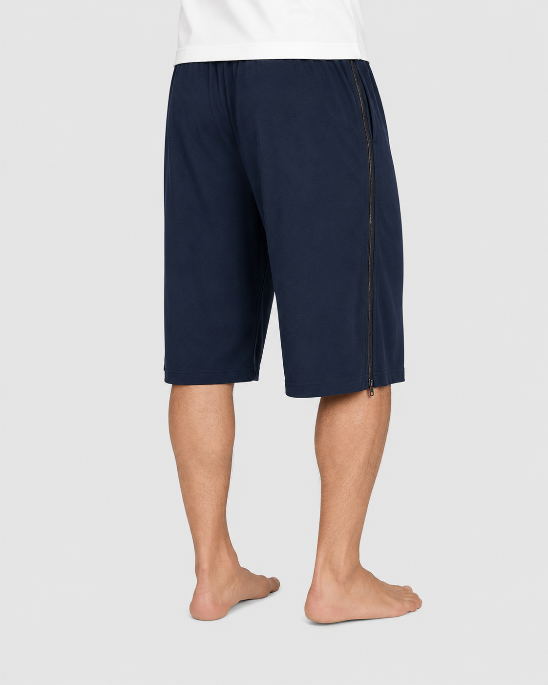 Shorts med lynlås i begge sider, i bomuld/elastan. Fås i mørkeblå, sort og grå.