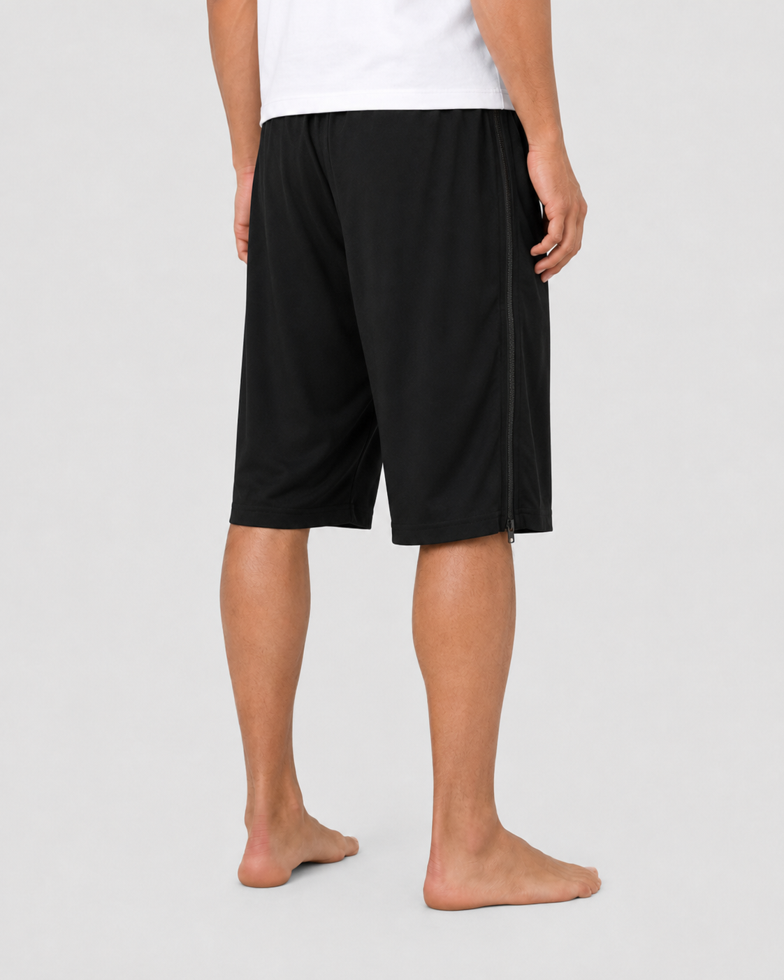 Shorts med lynlås i begge sider, i bomuld/elastan. Fås i mørkeblå, sort og grå.
