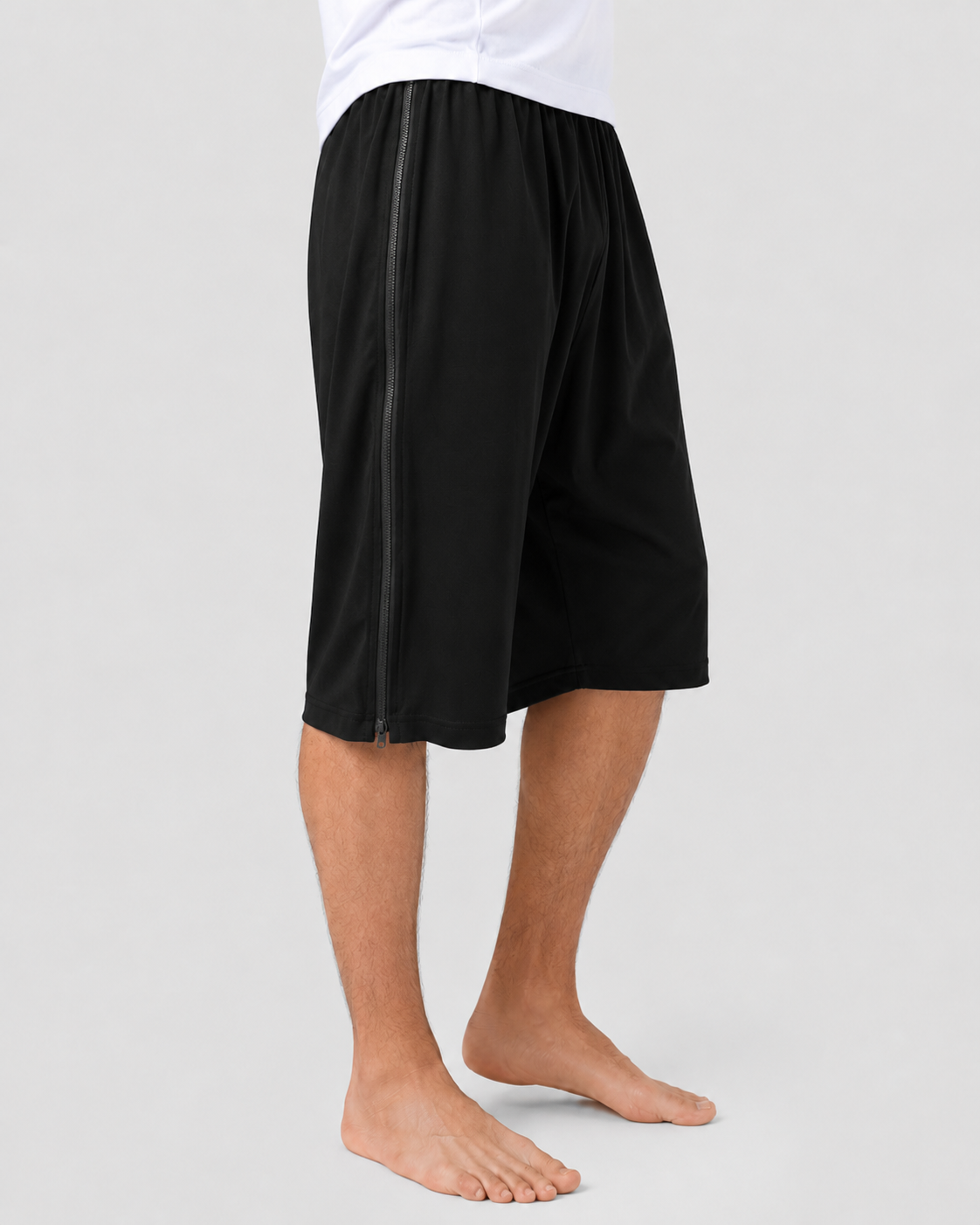 Shorts med lynlås i begge sider, i bomuld/elastan. Fås i mørkeblå, sort og grå.