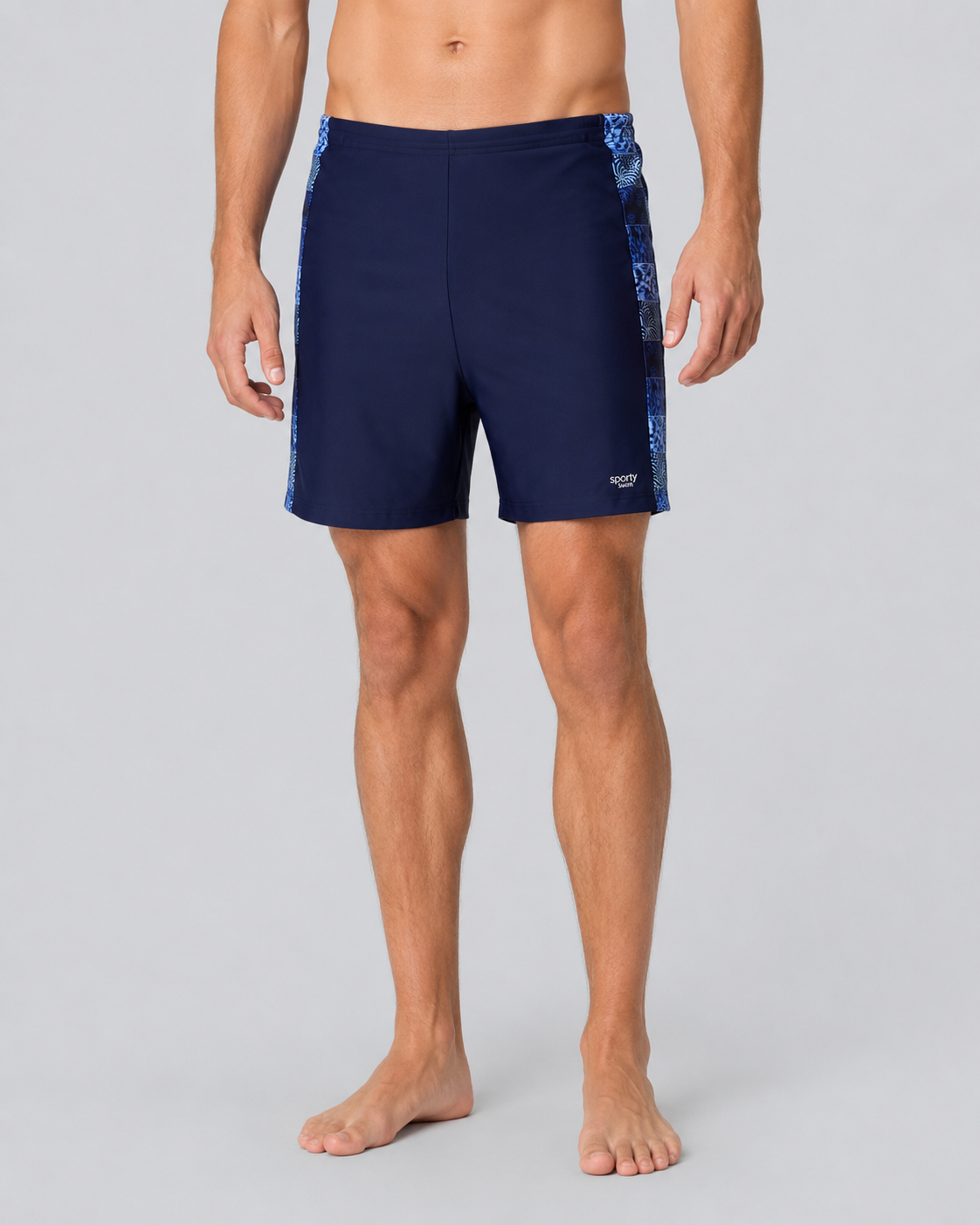 Montana badeshorts til mænd med stomi, mørkeblå med print og forhøjet linning.