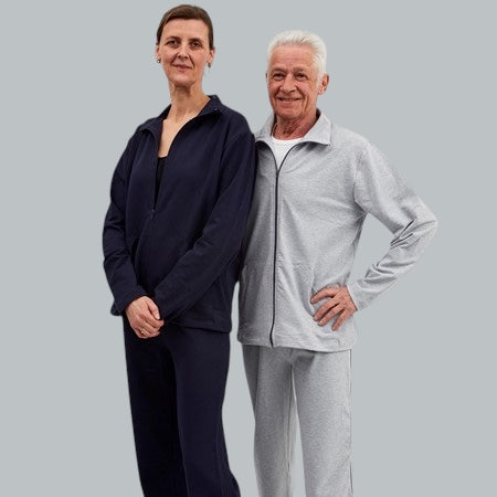 Joggingsæt med bukser og trøje med lynlåse, udført i bomuld og designet til let påklædning.