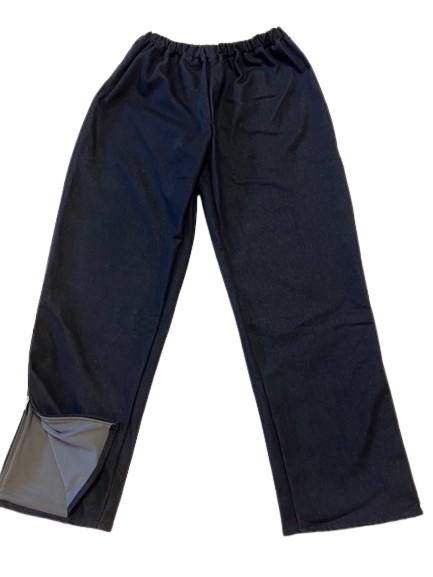 Bukser med foer og lynlås i begge ben. Denim